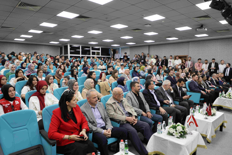 Konya’da gençler ve uzmanları bir araya geldi