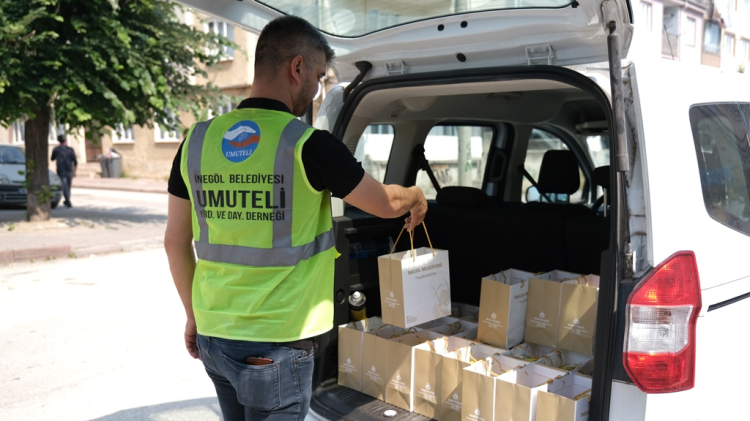 Bursa İnegöl’den bayram öncesi gönül köprüsü