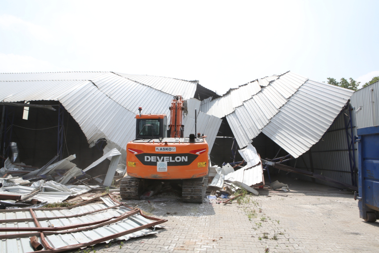 Bursa Nilüfer’de kaçak iş yeri yıkıldı