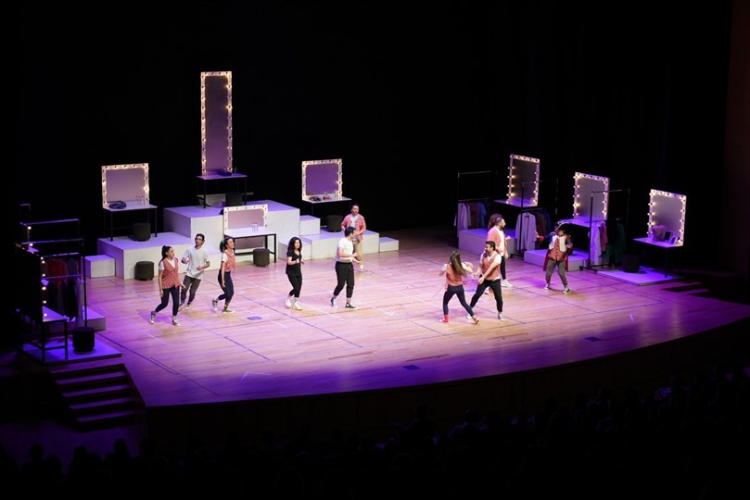 Denizli’de 10 günlük tiyatro şöleni “Deli Bayramı” ile taçlandı