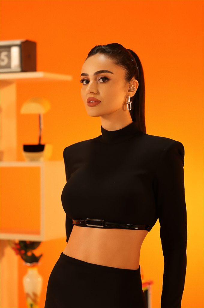 Elif Buse Doğan şarkılarını yeniden yorumladı