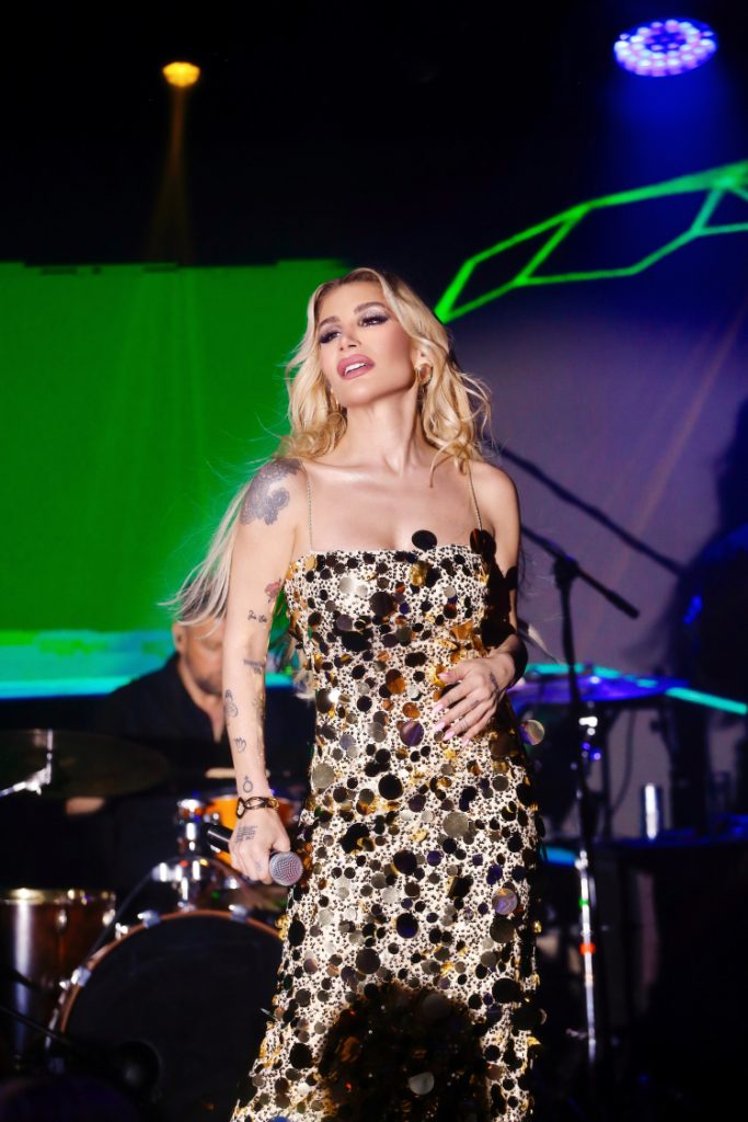 İrem Derici Alaçatı’yı salladı