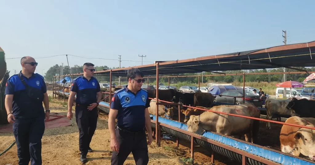 İzmir Çiğli’de kurban pazarına sıkı denetim