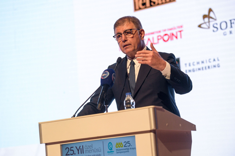 İzmir’de ‘mükemmelliği arayış’ sempozyumu