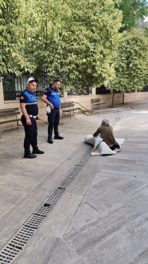 Kocaeli Büyükşehir zabıtasından yardım eli