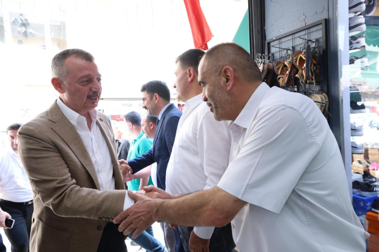 Kocaeli’de Başkan Büyükakın Gebze turuna çıktı