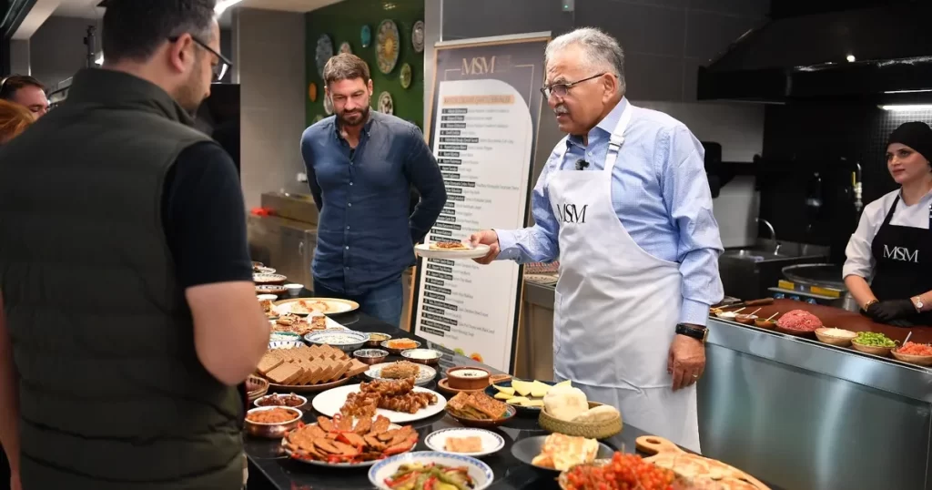 Memduh Büyükkılıç işin mutfağında!