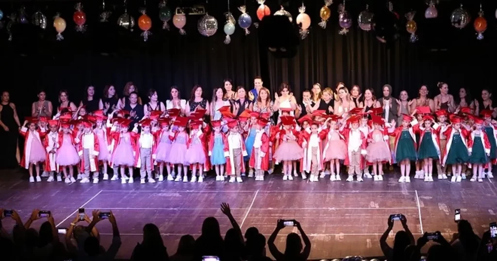 Nar Çiçekleri’nde mezuniyet sevinci