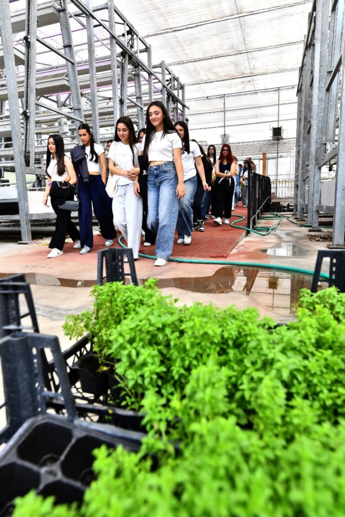 Yeni çiftçiler adım adım İZTAM’da yetişiyor