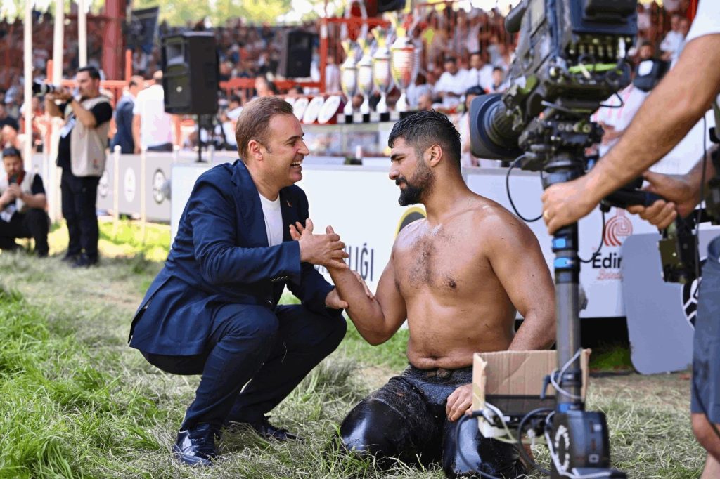 Kurtdereli’nin Torunları Başkan Akın’la Zirveye Yürüyor