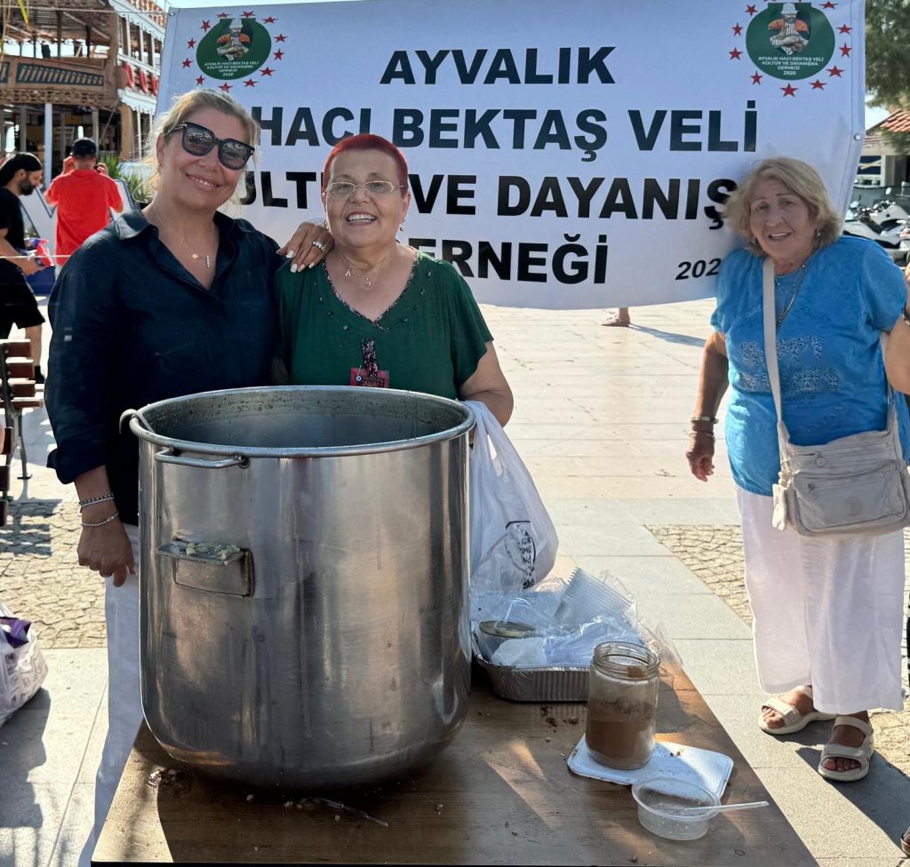 AYVALIK’TA HACI BEKTAŞ VELİ KÜLTÜR VE DAYANIŞMA DERNEĞİ MUHARREM AYI AŞURESİNİ HALKLA PAYLAŞTI