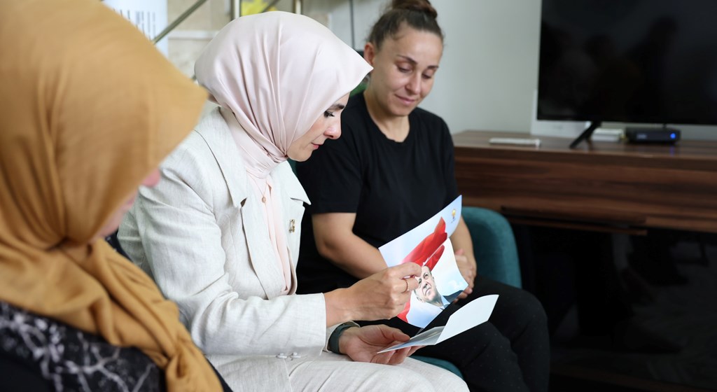 Bakan Göktaş, Cumhurbaşkanı Erdoğan’ın “Terörsüz Türkiye” mektubunu Yalova’da şehit ailesine ulaştırdı