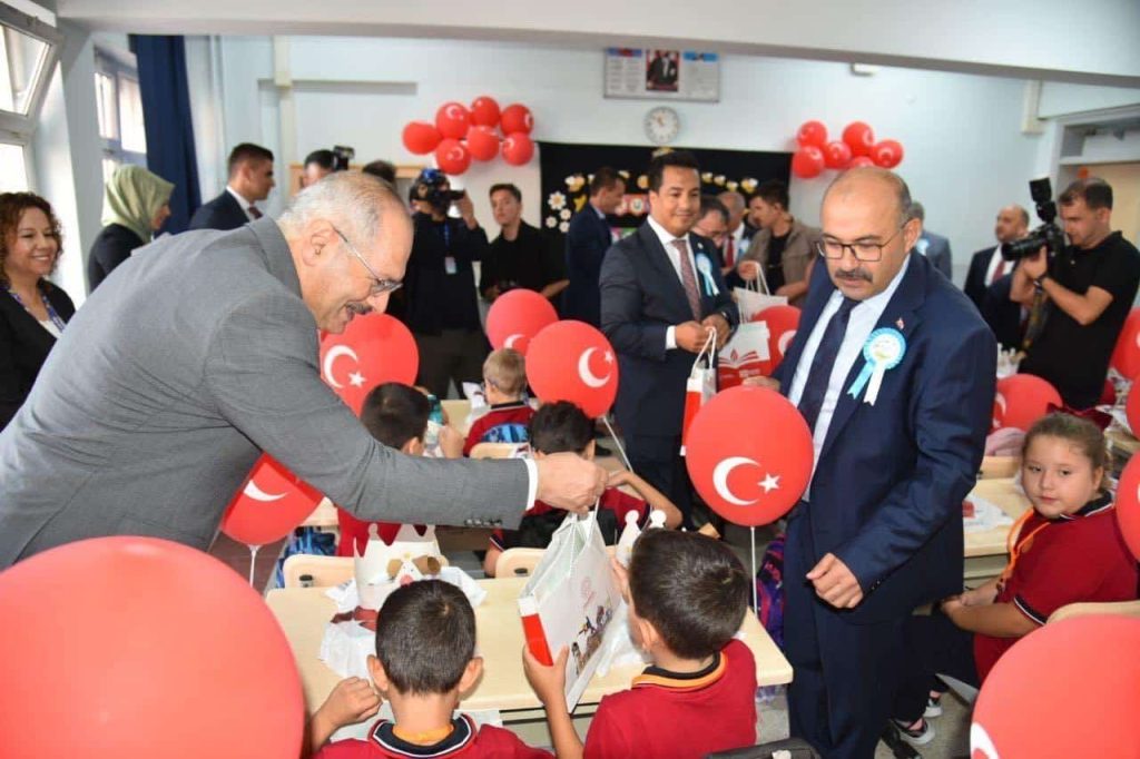 Balıkesir’de 2025-2026 Eğitim ve Öğretim Yılı “Yeşil Vatan” Temasıyla Coşkuyla Başladı
