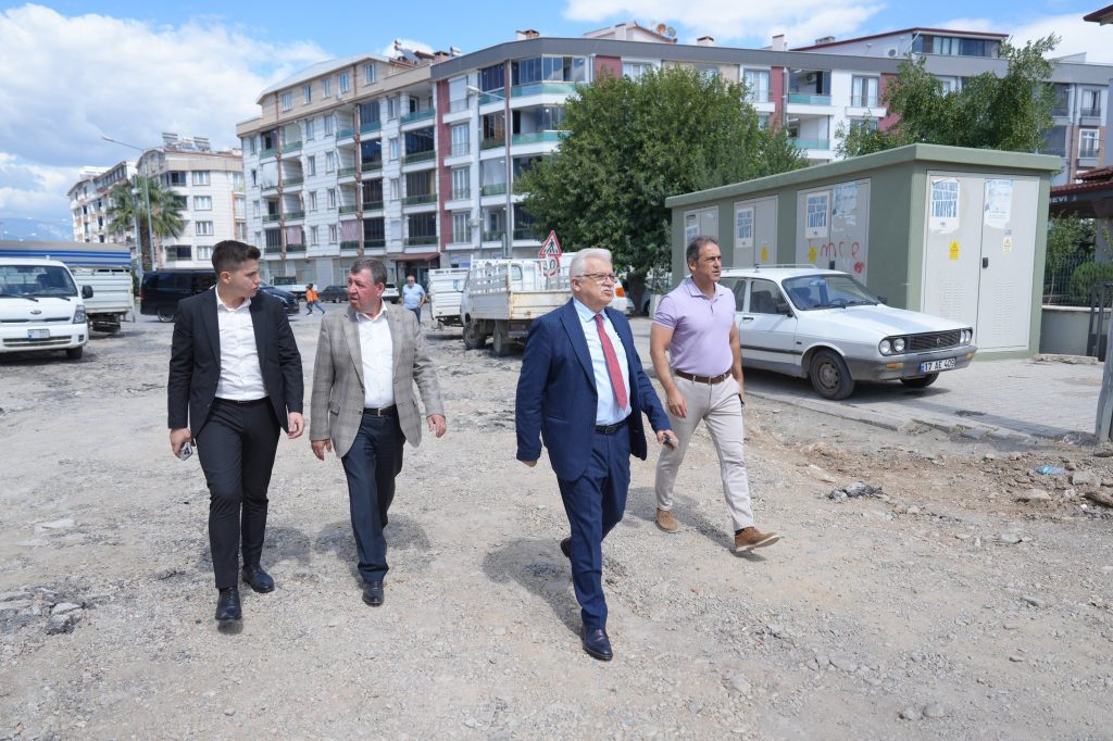 BAŞKAN DEVECİLER PAZARBAŞI CADDESİ’NDE İNCELEMELERDE BULUNDU