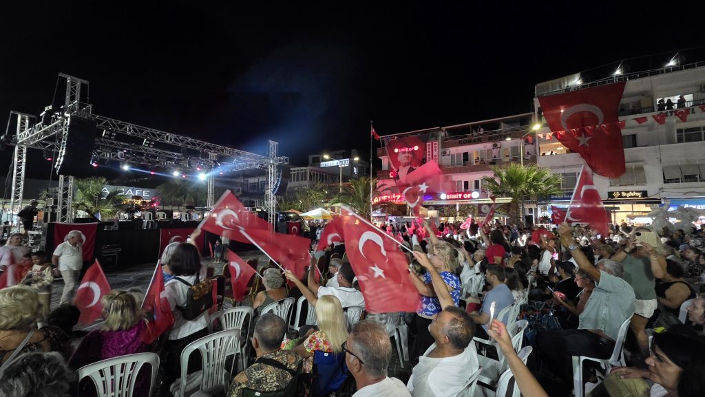 Avşa Adası’nda 30 Ağustos Coşkusu Hem Karada Hem Denizde Yaşandı