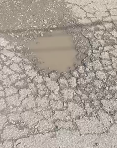 BANDIRMA’DA 100. YIL CADDESİ “KÖSTEBEK YUVASINA” DÖNDÜ