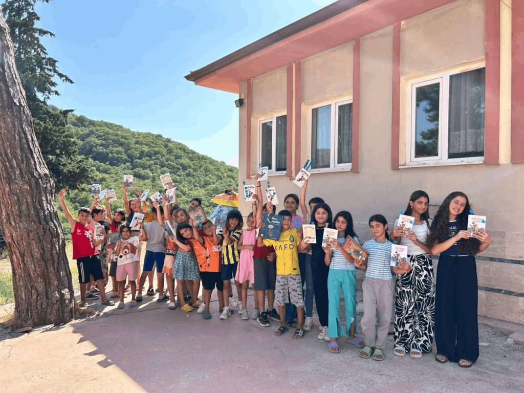 Büyükşehir ”Ağaç Altı Okumalar” ile Çocuklara Kitapları Sevdiriyor