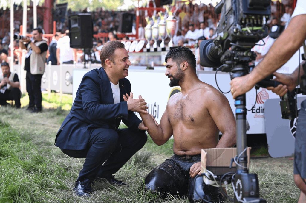 Tarihi Elmalı Güreşlerinde Balıkesir Rüzgârı