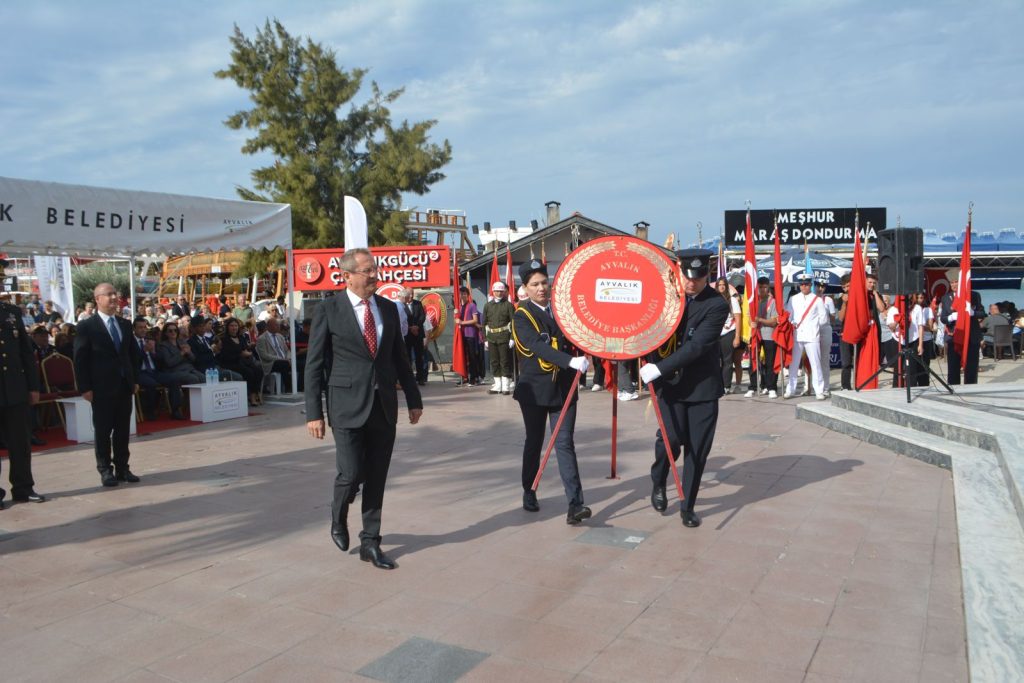 AYVALIK’IN DÜŞMAN İŞGALİNDEN KURTULUŞUNUN 103. YIL DÖNÜMÜ COŞKUYLA KUTLANDI