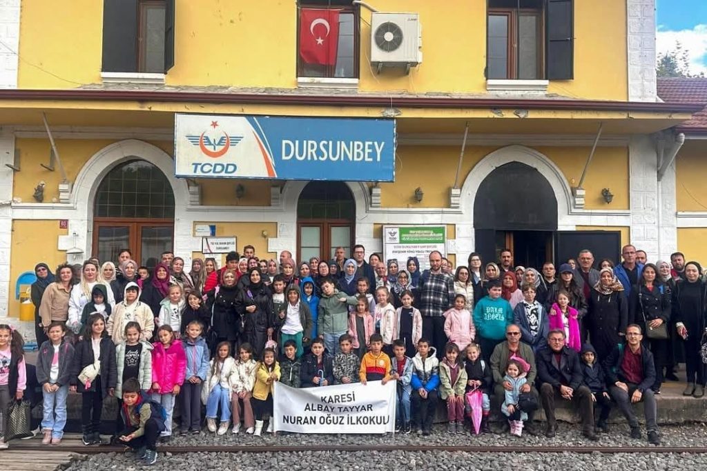 YEŞİL VATAN’A DOKUNAN ELLER: BALIKESİR’DEN DURSUNBEY’E UMUT TRENİ