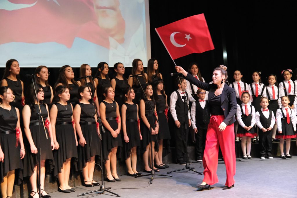 ALTIEYLÜL’DE CUMHURİYET COŞKUSU DOLU DOLU YAŞANDI