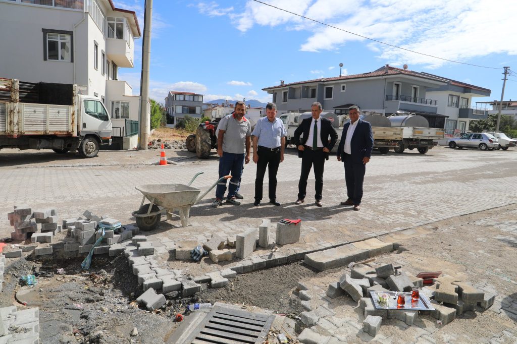Burhaniye’de Pazarbaşı Caddesi Yenilendi