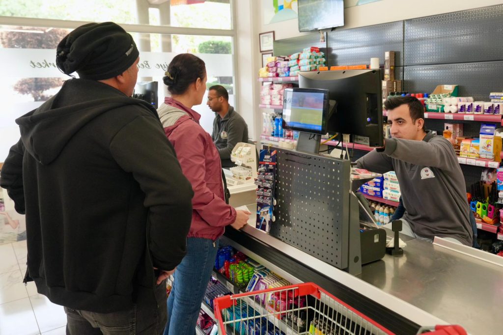 Burhaniye Belediyesi’nden Enflasyona Karşı Hamle – Halk Market Hizmete Devam Ediyor