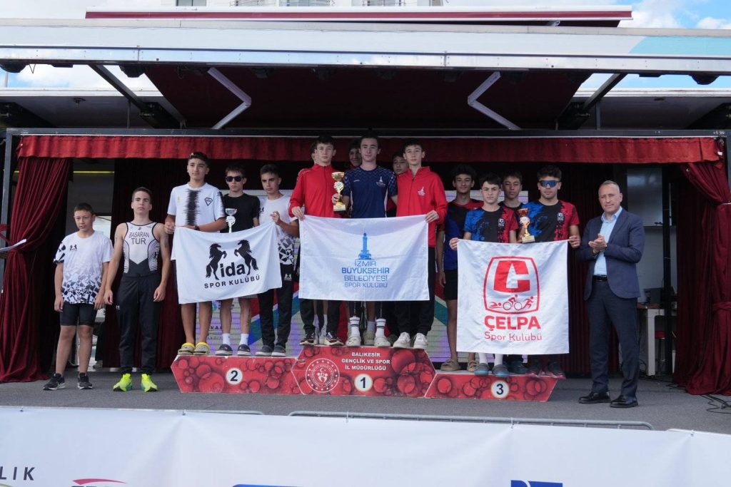 Sarımsaklı Sahilinde Triatlon Rüzgarı Esti