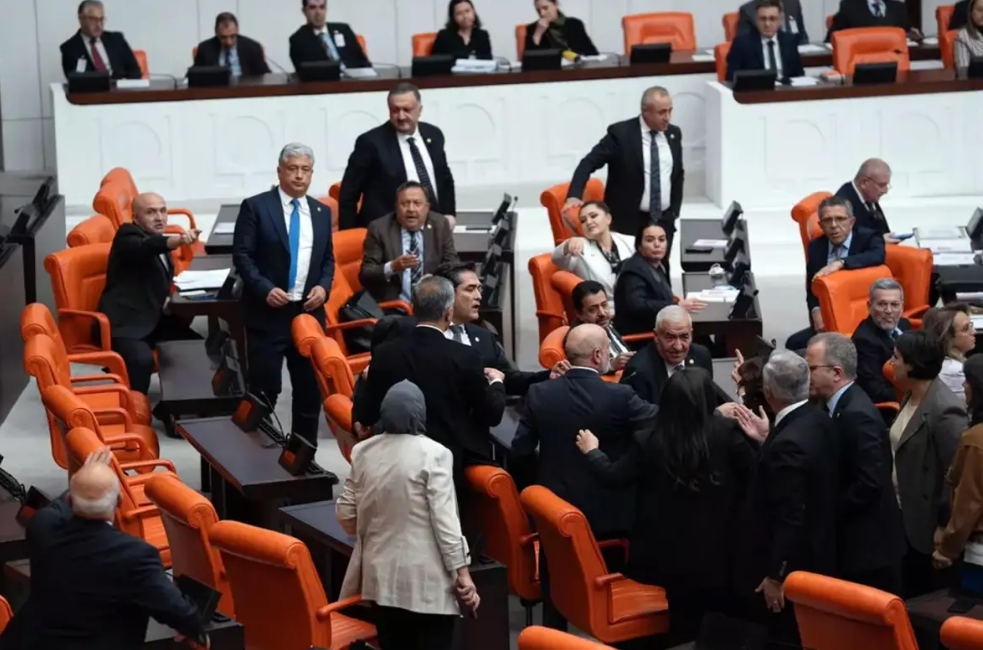 TBMM’de “Apo” Krizi! Vekiller Birbirine Girdi