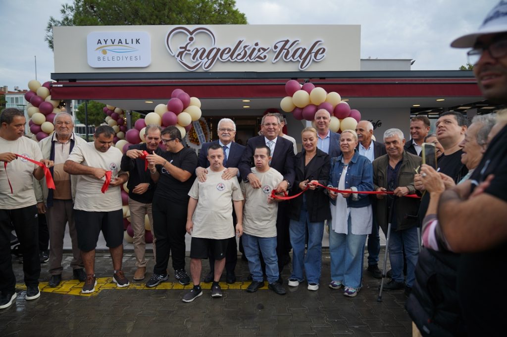 Ayvalık’ta Bir İlk: Engelsiz Kafe Hizmete Açıldı