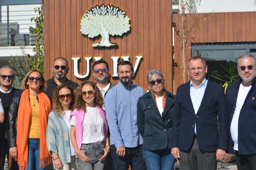 Ünlü Gazeteci ve Yazarlar Ayvalık Turizmini Masaya Yatırdı