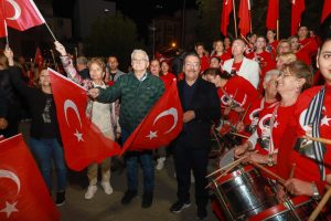 BURHANİYE’DE CUMHURİYET’İN 102. YILI FENER ALAYIYLA KUTLANDI