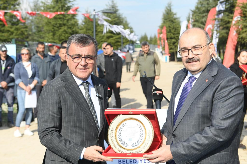 ALTIEYLÜL BELEDİYESİ HAYVAN BAKIMEVİ TÖRENLE AÇILDI