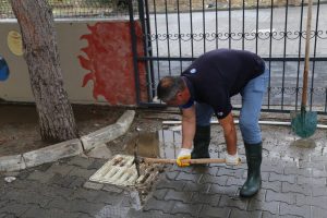 EDREMİT’TE ŞİDDETLİ YAĞIŞLARA ÖNLEM ALINIYOR