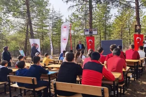 Ankara’da sınıf bir günlüğüne ormana taşındı