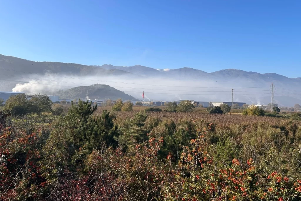 CHP’li Milletvekilleri Kestel ve Gürsu’daki hava kirliliğine dikkat çekti… Sanayi bacaları filtre çalıştırmıyor!