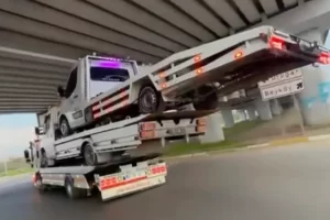 Düzce bağlantı yolunda üç çekici ‘üst üste’ şovu!