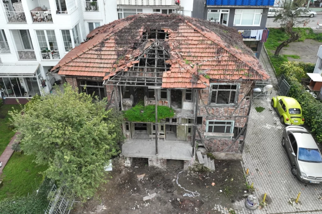 Gölcük’te tarihi yapı kütüphaneye dönüşüyor