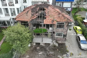 Gölcük’te tarihi yapı kütüphaneye dönüşüyor