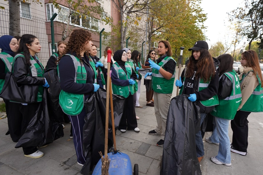 İstanbul Beylikdüzü’nde gençlerden ‘çevre’ mesajı