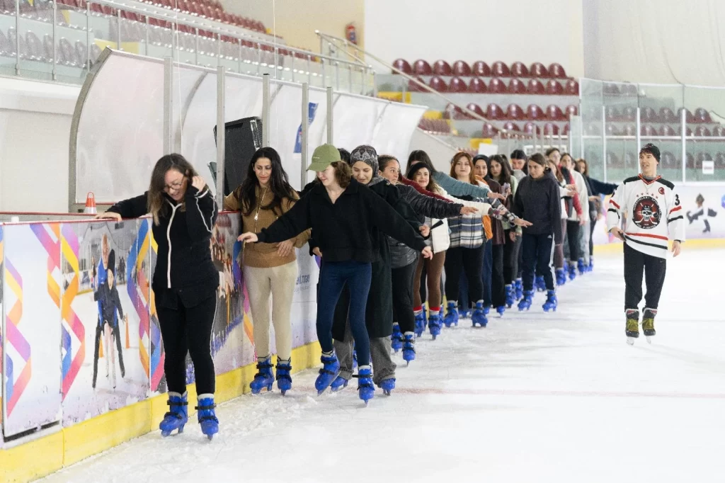 İzmir’de ‘Buz Sporları Salonu’ yeni sezona hazır