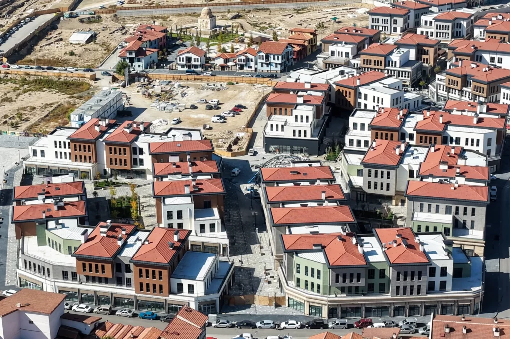 Meram’da Suriçi dönüşüme son rötuşlar… Louvre tarzı kubbe altında tarihi hamam canlanıyor!