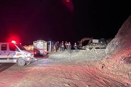 Sivas’ın Divriği’ndeki göçükte arama çalışmaları sürüyor