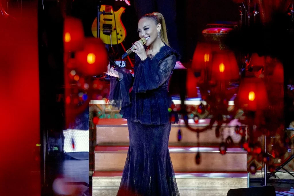 Ziynet Sali’den Muazzez Abacı’ya duygulandıran saygı