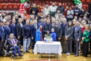 İzmir’de Başkan Tugay, yeni yıl öncesi sporcularla bir araya geldi