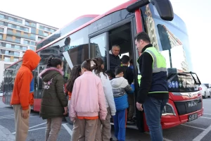 Konyalı öğrenciler nezaketi bu otobüste öğreniyor