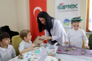 Sakarya’da minikler seramikle, gençler tezhiple tanıştı