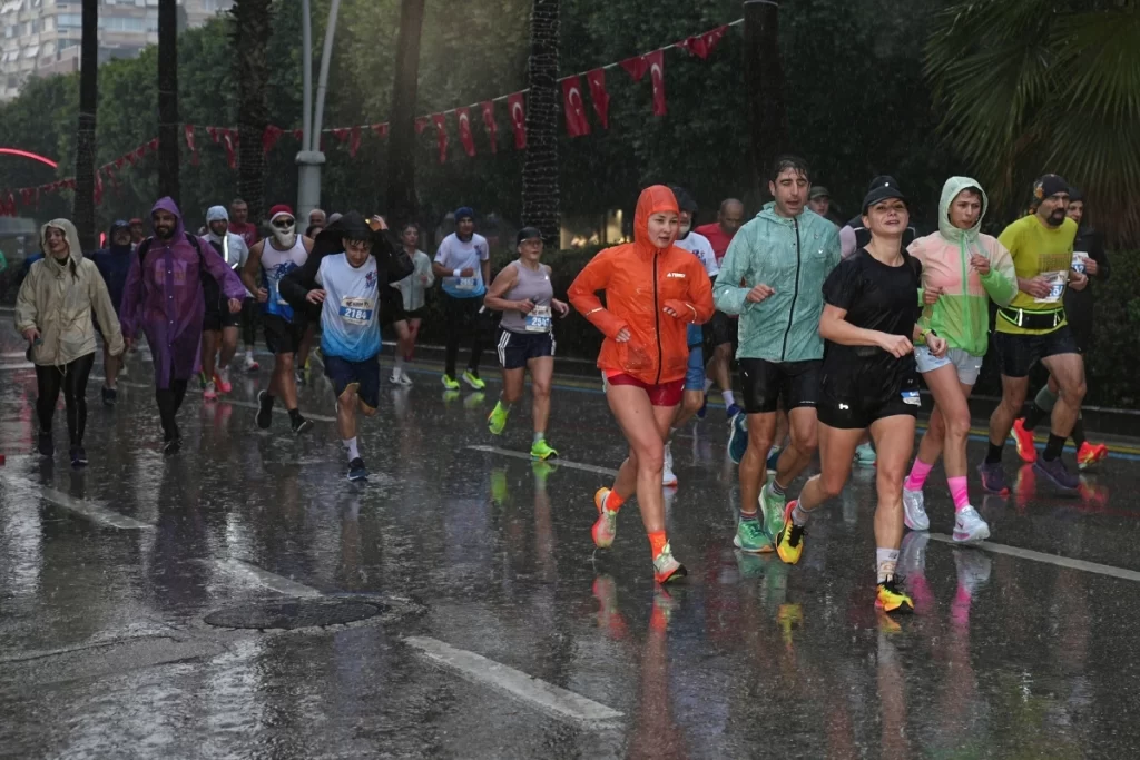 16. Uluslararası Adana Kurtuluş Yarı Maratonu koşuldu