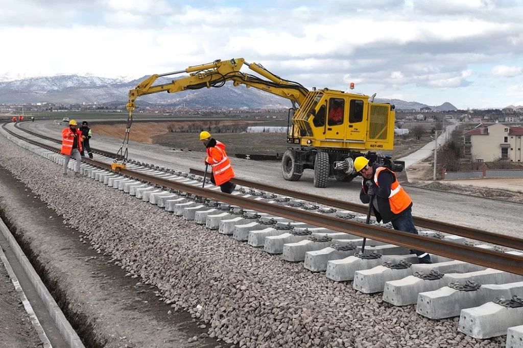 Ankara–İzmir Hızlı Tren hattında hummalı çalışma
