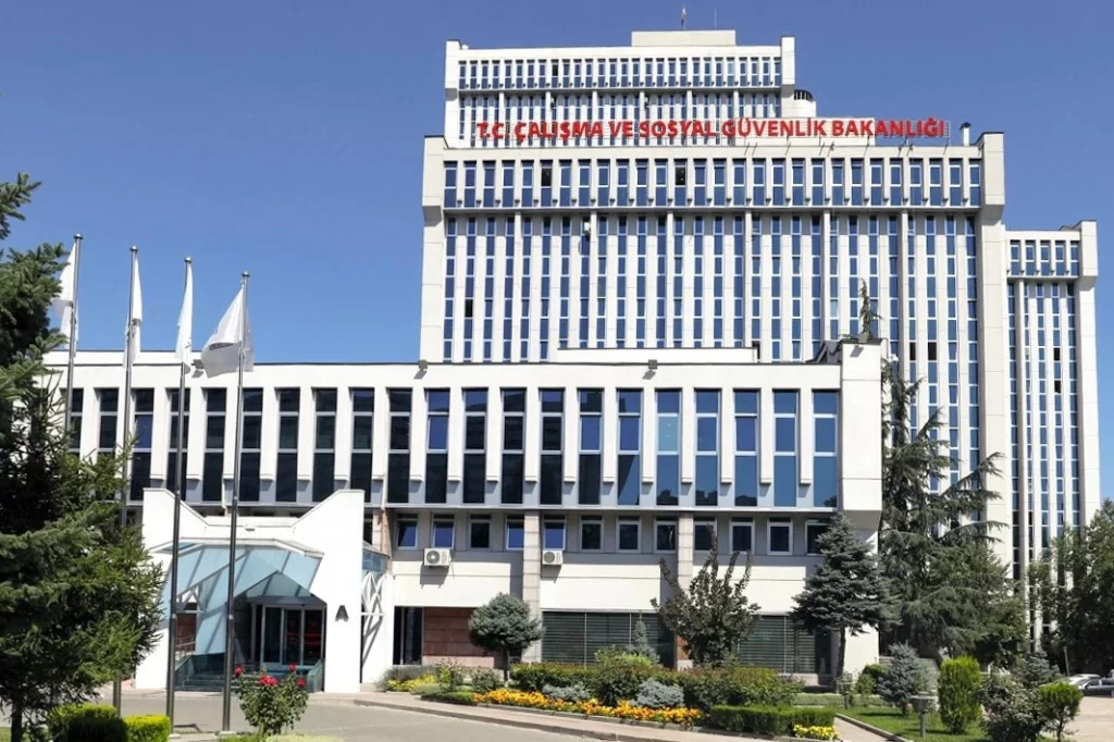 Çalışma ve Sosyal Güvenlik’e 100 iş müfetişi alınacak